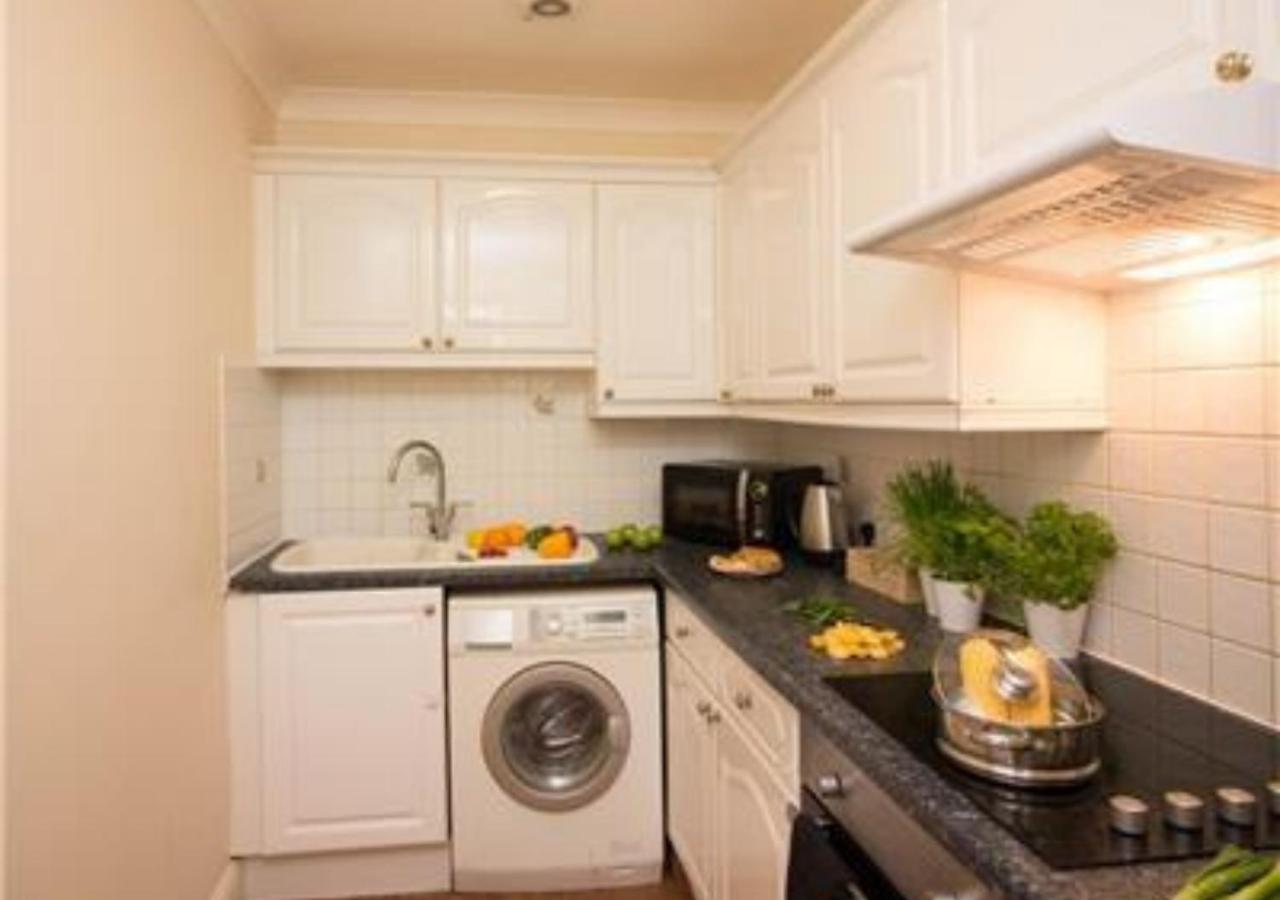 Stayzo Penthouse Accommodation 2- Premier Lodge เซาธ์แธมป์ตัน ภายนอก รูปภาพ