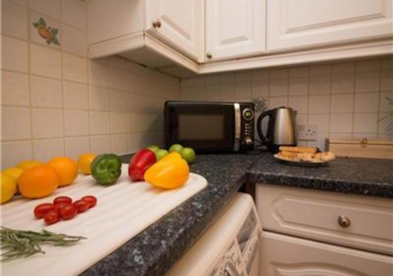 Stayzo Penthouse Accommodation 2- Premier Lodge เซาธ์แธมป์ตัน ภายนอก รูปภาพ