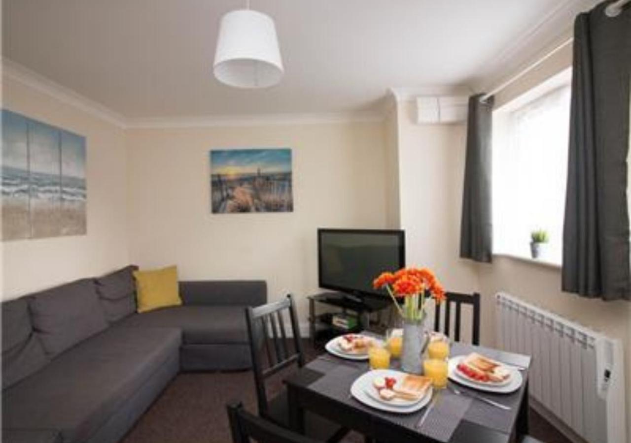 Stayzo Penthouse Accommodation 2- Premier Lodge เซาธ์แธมป์ตัน ภายนอก รูปภาพ