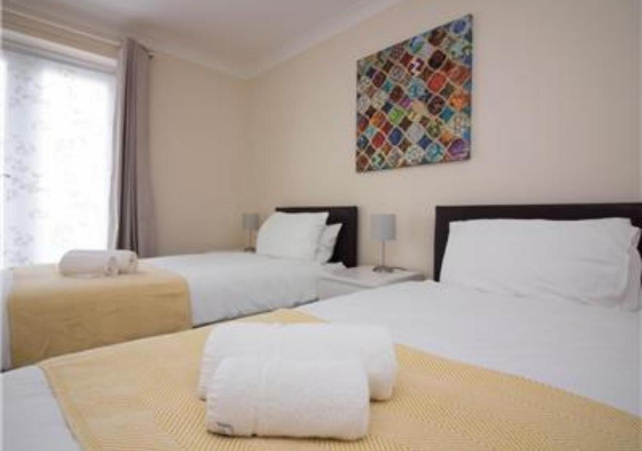 Stayzo Penthouse Accommodation 2- Premier Lodge เซาธ์แธมป์ตัน ภายนอก รูปภาพ