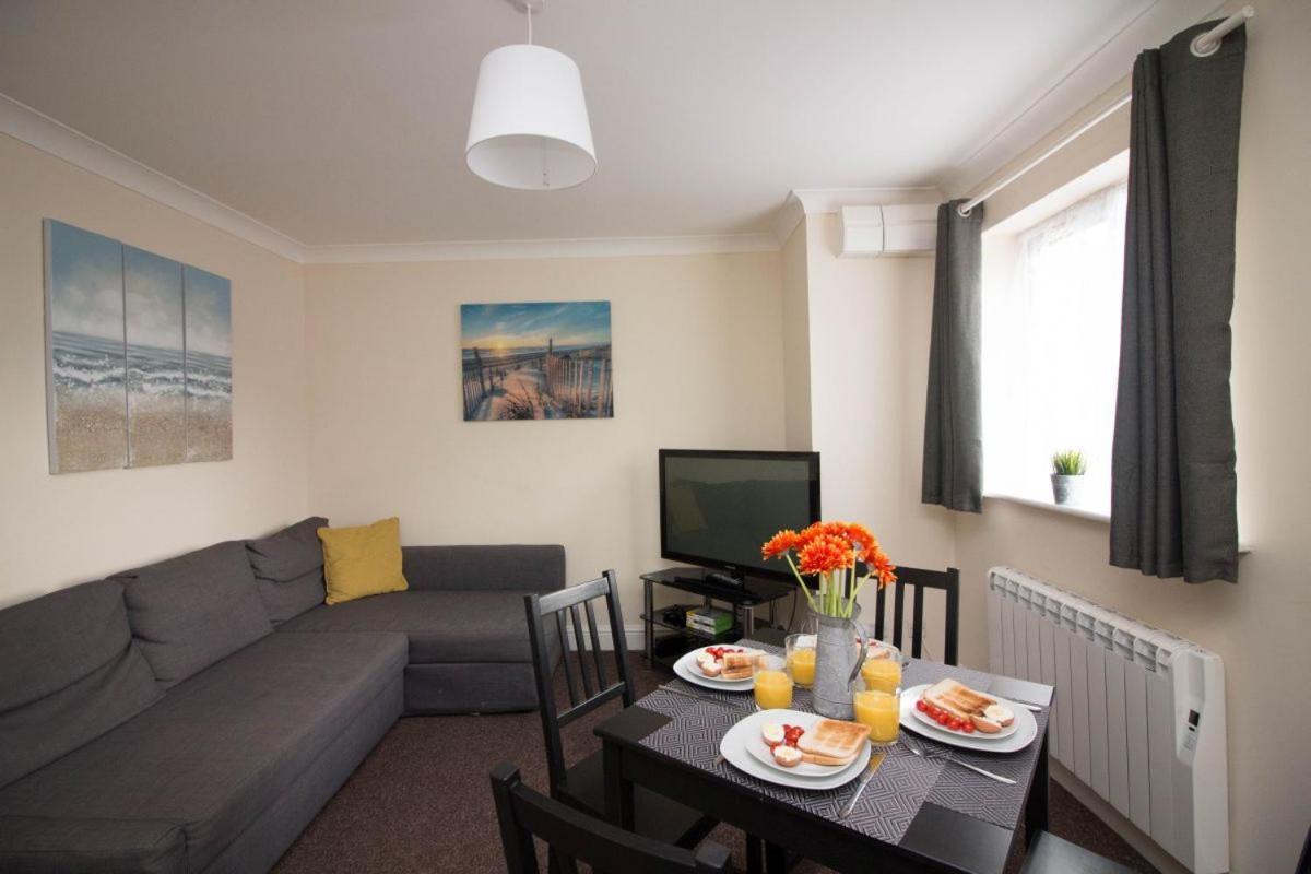 Stayzo Penthouse Accommodation 2- Premier Lodge เซาธ์แธมป์ตัน ภายนอก รูปภาพ