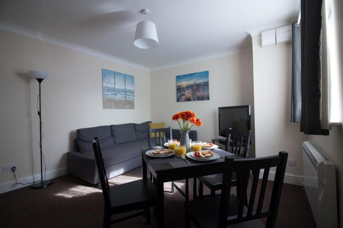 Stayzo Penthouse Accommodation 2- Premier Lodge เซาธ์แธมป์ตัน ภายนอก รูปภาพ